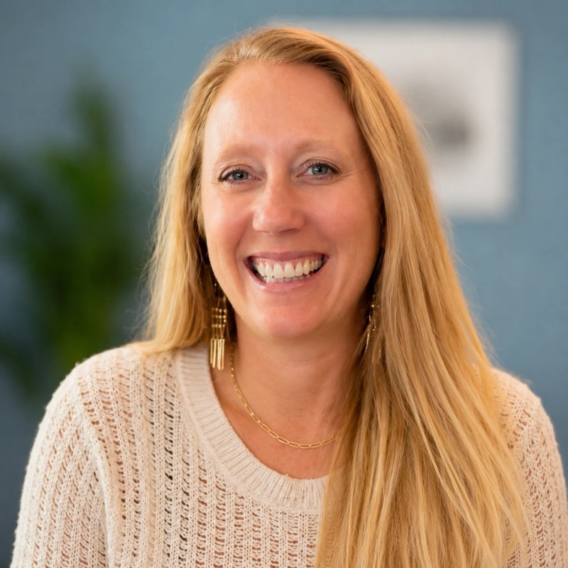 Author Stacey Loomis